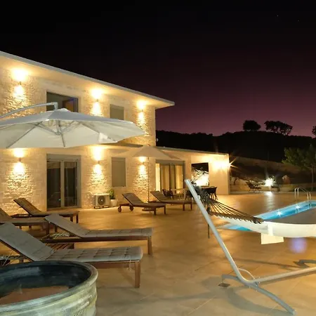 Eva West And East With 2 Private Infinity Pool & And Panoramic Sea View וילה גרני צ'ניון